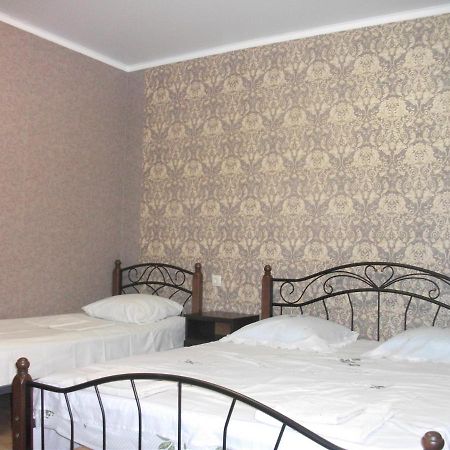 Guesthouse On Kabardinskaya 139A Gagra Exterior photo